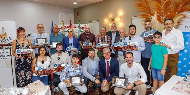 LA XXIX EDICION DE LA GALA DEL DEPORTE   ENTREGÓ SUS PLACAS  Y TROFEOS A DEPORTISTAS DESTACADOS Y REPRESENTANTES SOCIALES.